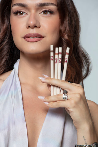THE ESSENTIAL LIP LINERS